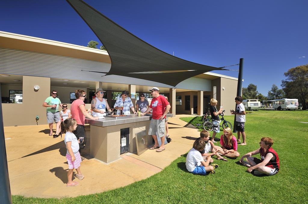 Hotel NRMA Eastern Beach Holiday Park Lakes Entrance Exterior foto